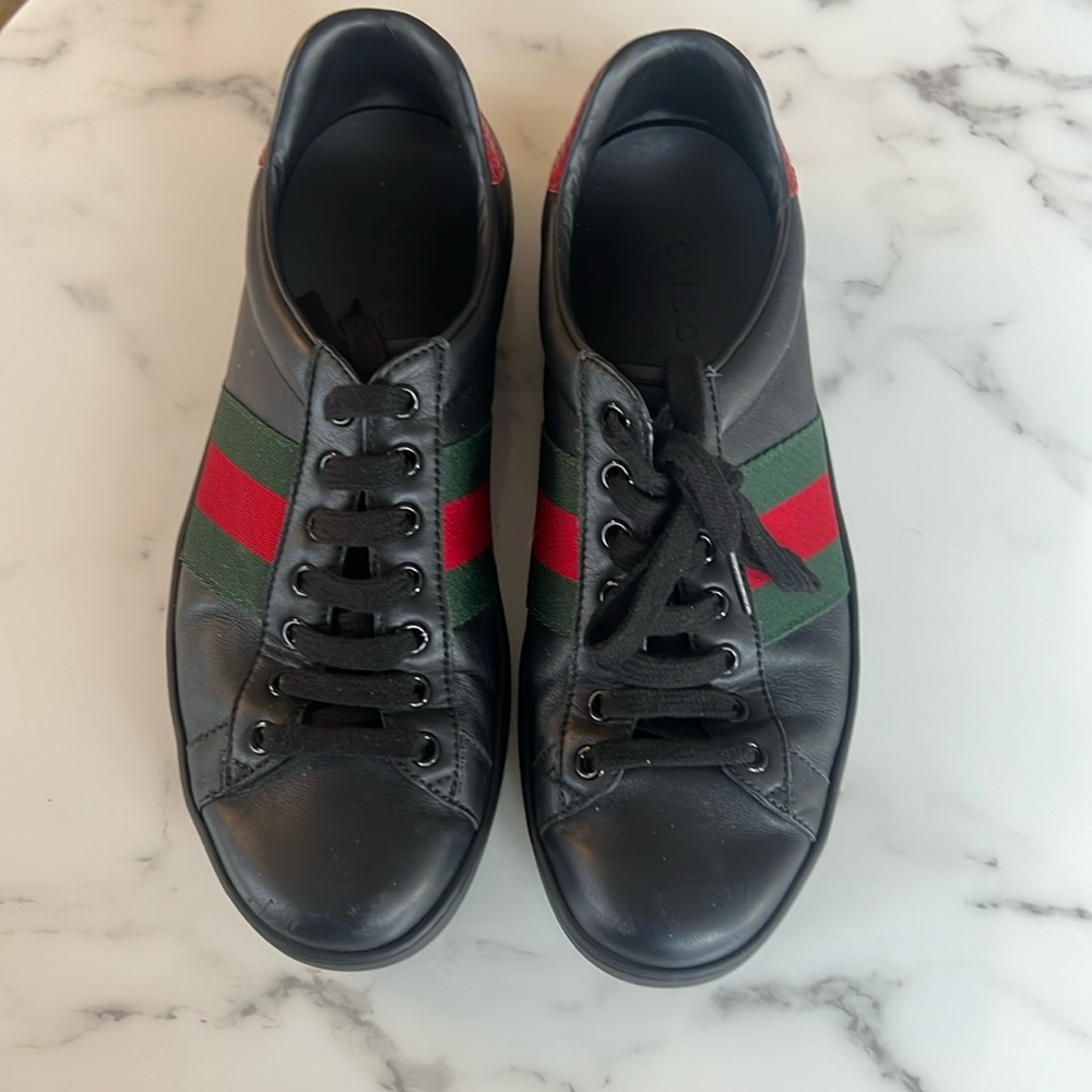 Gucci Ace
Black. Mens 6 US 7